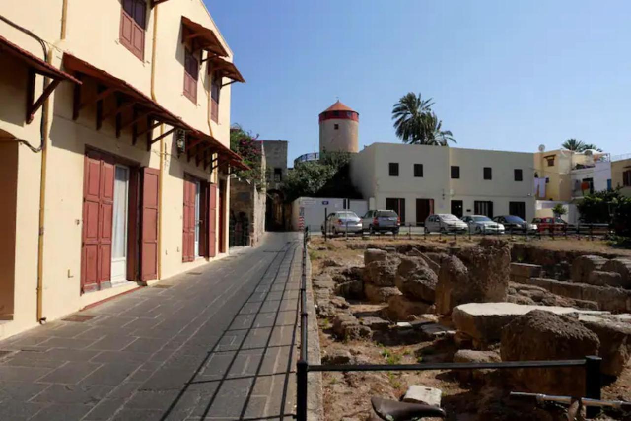 A Medieval Windmill Tower With Magnificent View Rhodes City Exterior foto